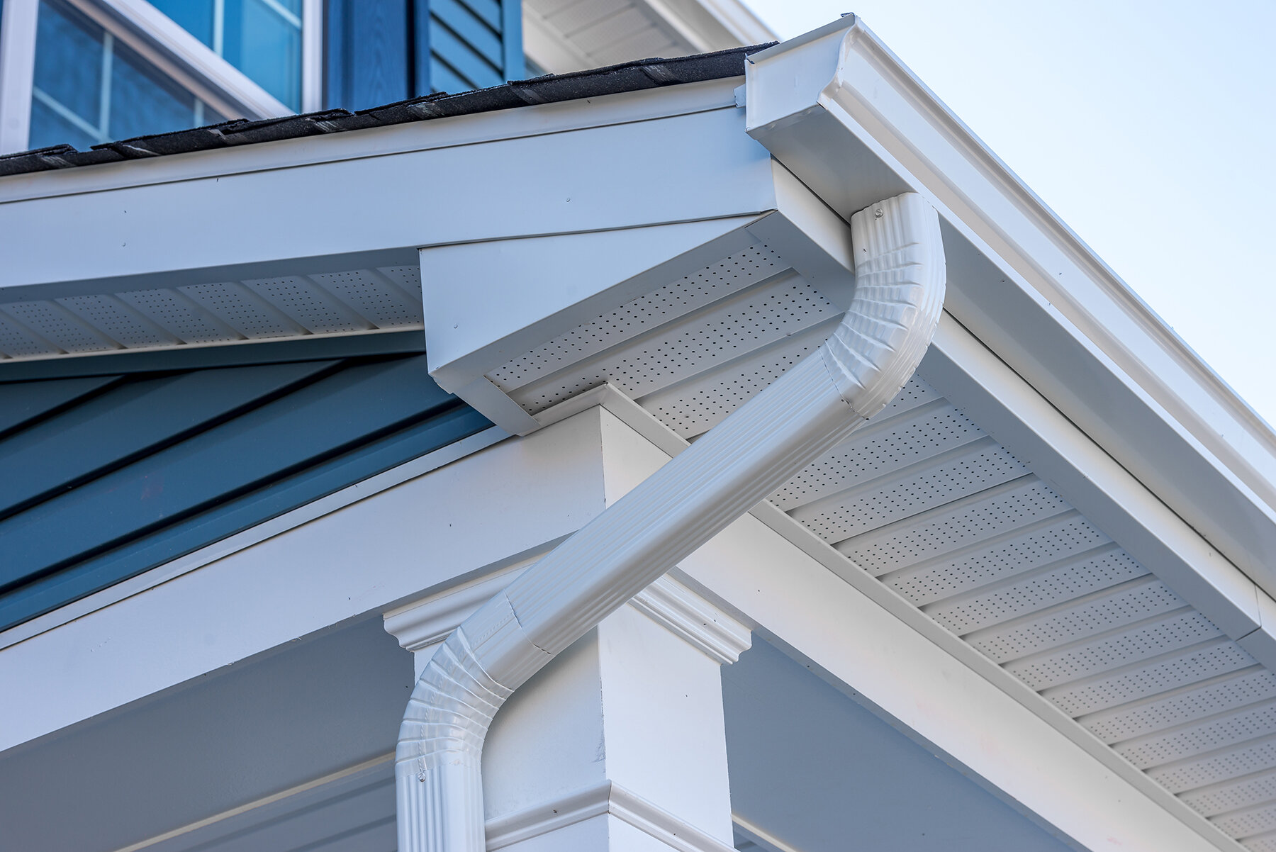 Steep-pitch architectural shingle install